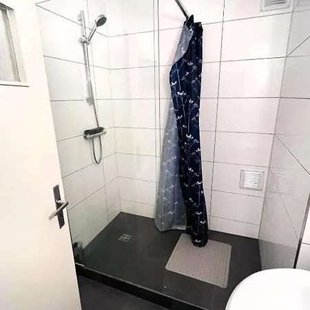 Guenstige Premium In דירה